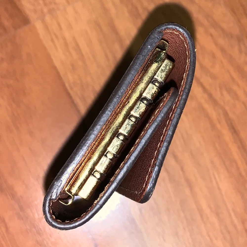 Authentic Louis Vuitton Monogram 6 Key Holder